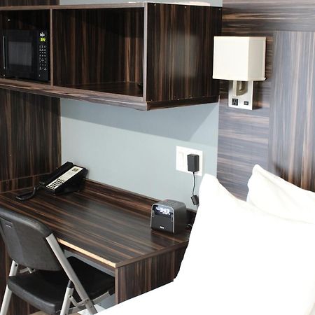 Olux Hotel-Motel-Suites Laval Kültér fotó
