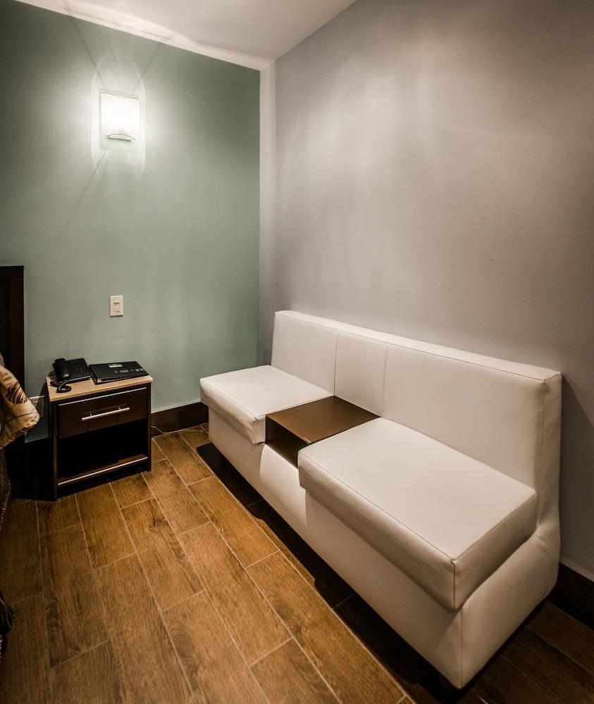Olux Hotel-Motel-Suites Laval Kültér fotó