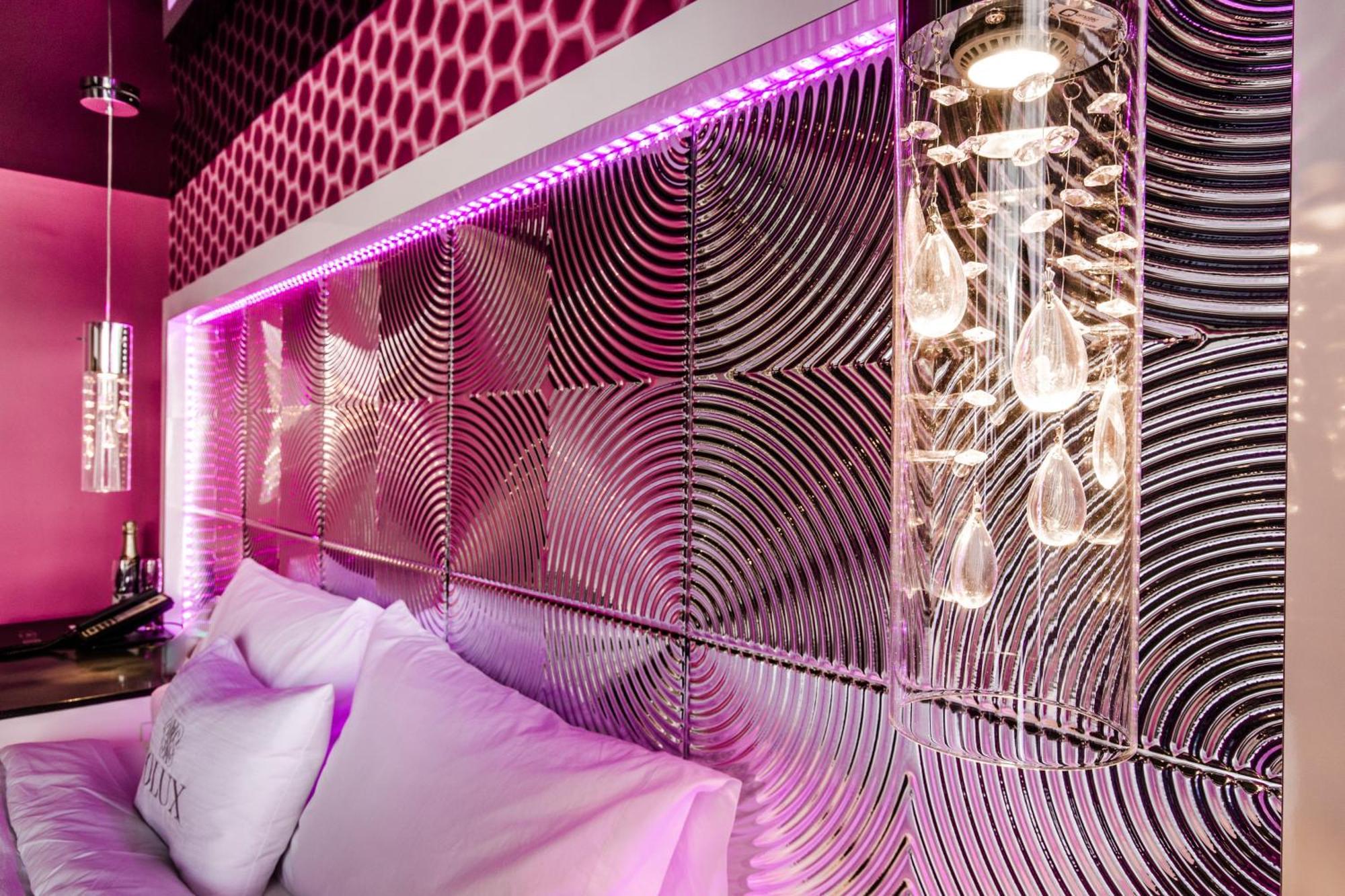 Olux Hotel-Motel-Suites Laval Kültér fotó