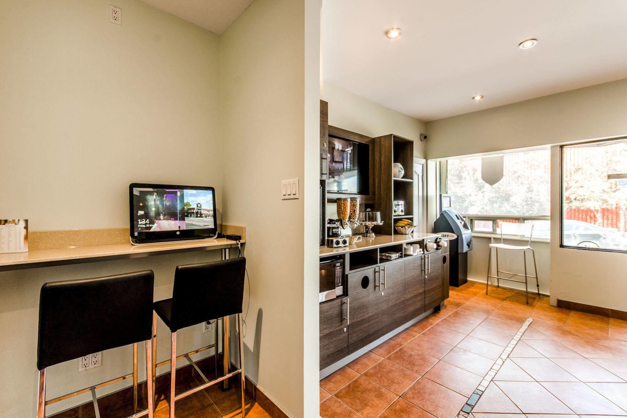 Olux Hotel-Motel-Suites Laval Kültér fotó